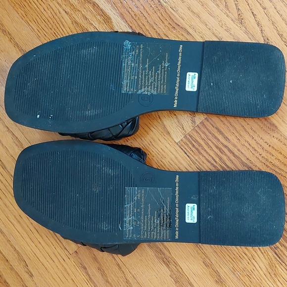 American Eagle Black Flat Sandals - Picture 4 of 4